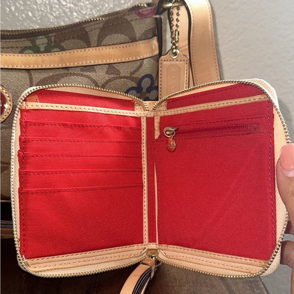 COACH Peyton Signature Clover Hobo Bag 22223 With Matching Wallet - Picture 4 of 15